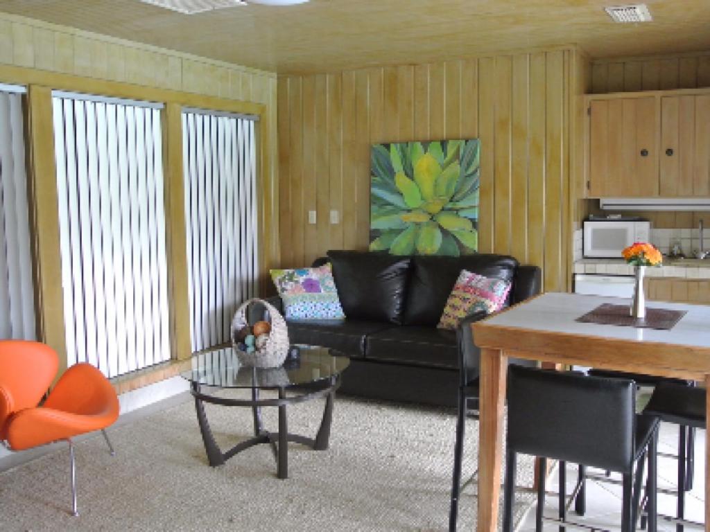Live Oaks Bed And Breakfast Uvalde Room photo